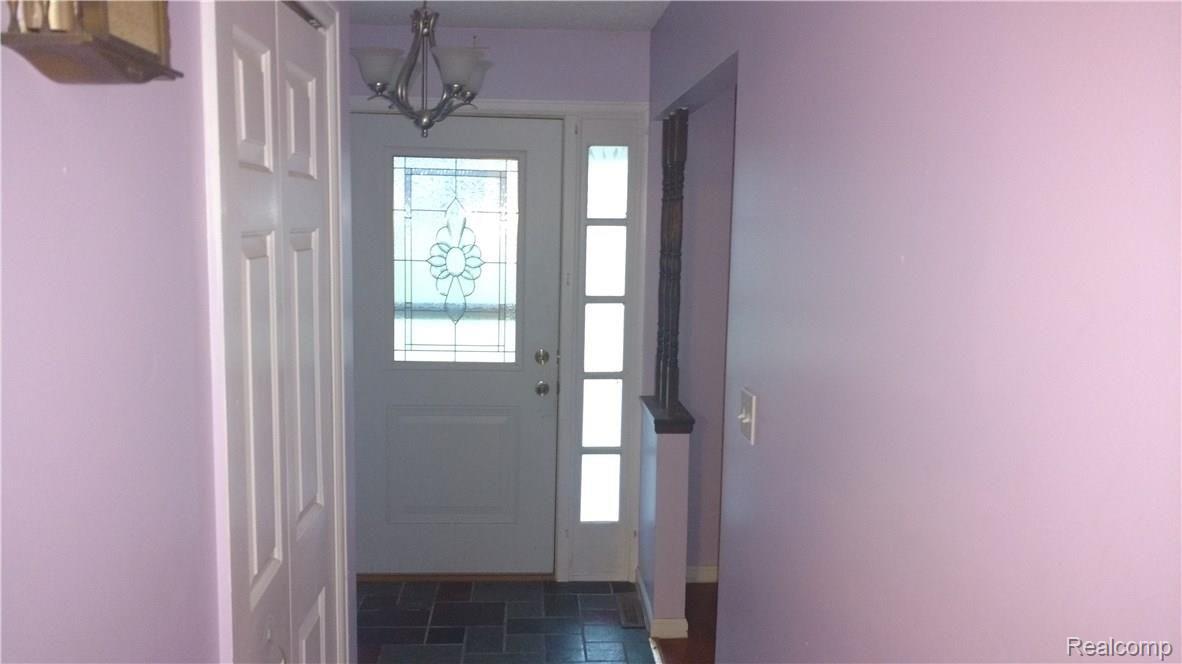10191 Elms Road Montrose, MI 48457 - Photo 11 of 37 Hallway from front Door