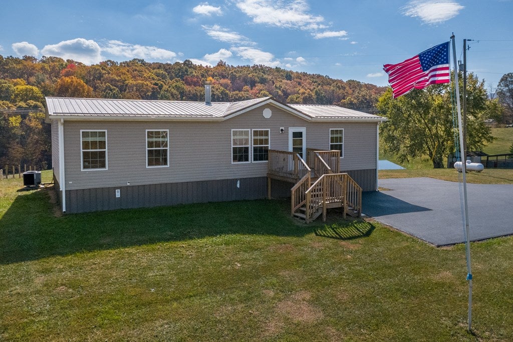 489 Rural Retreat Lake Road Rural Retreat, VA 24368 - Photo 6 of 87 Gallery Image 6