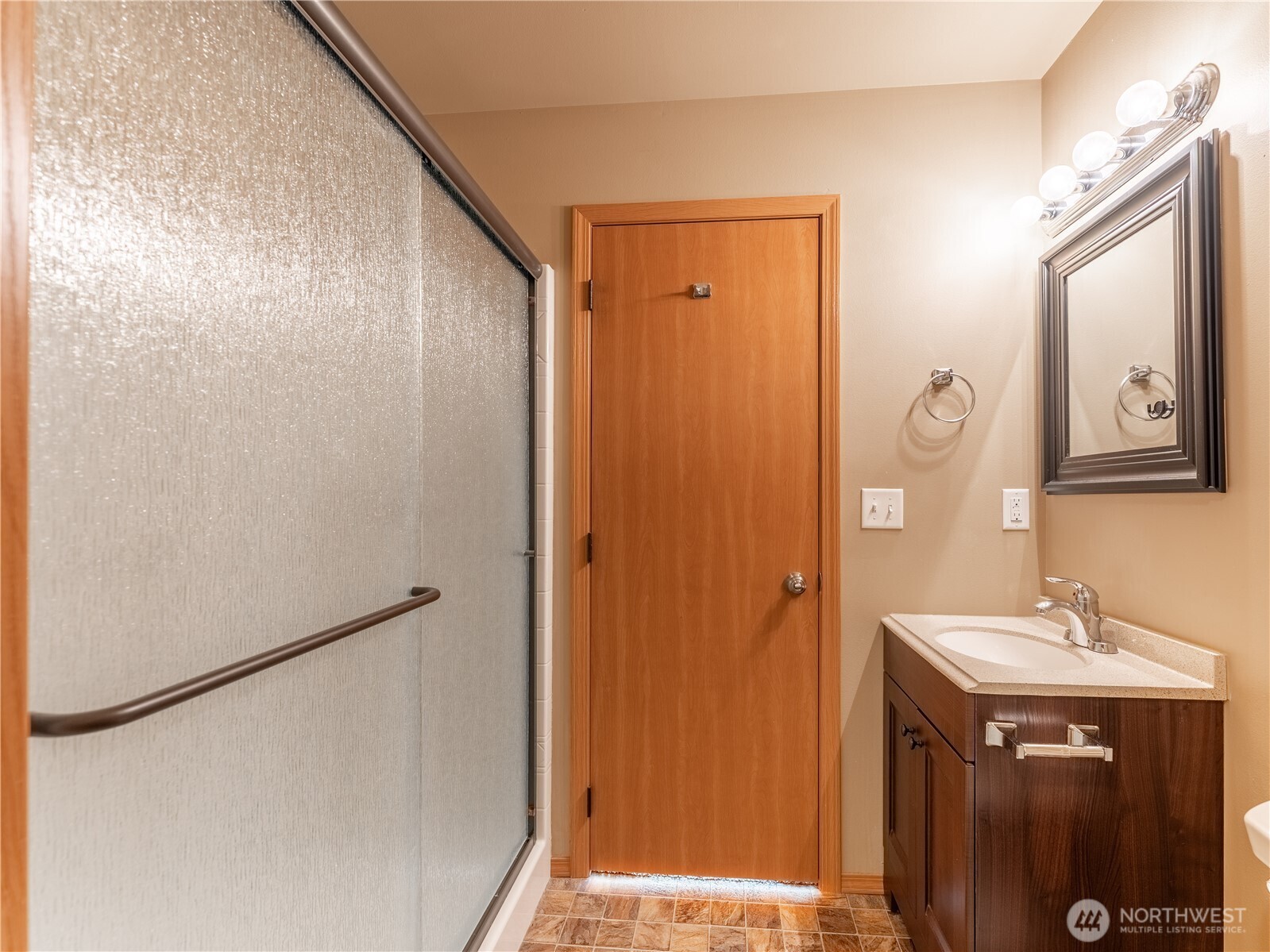 1535 Historic Lane Wenatchee, WA 98801 - Photo 15 of 35 a bathroom with a sink and mirror