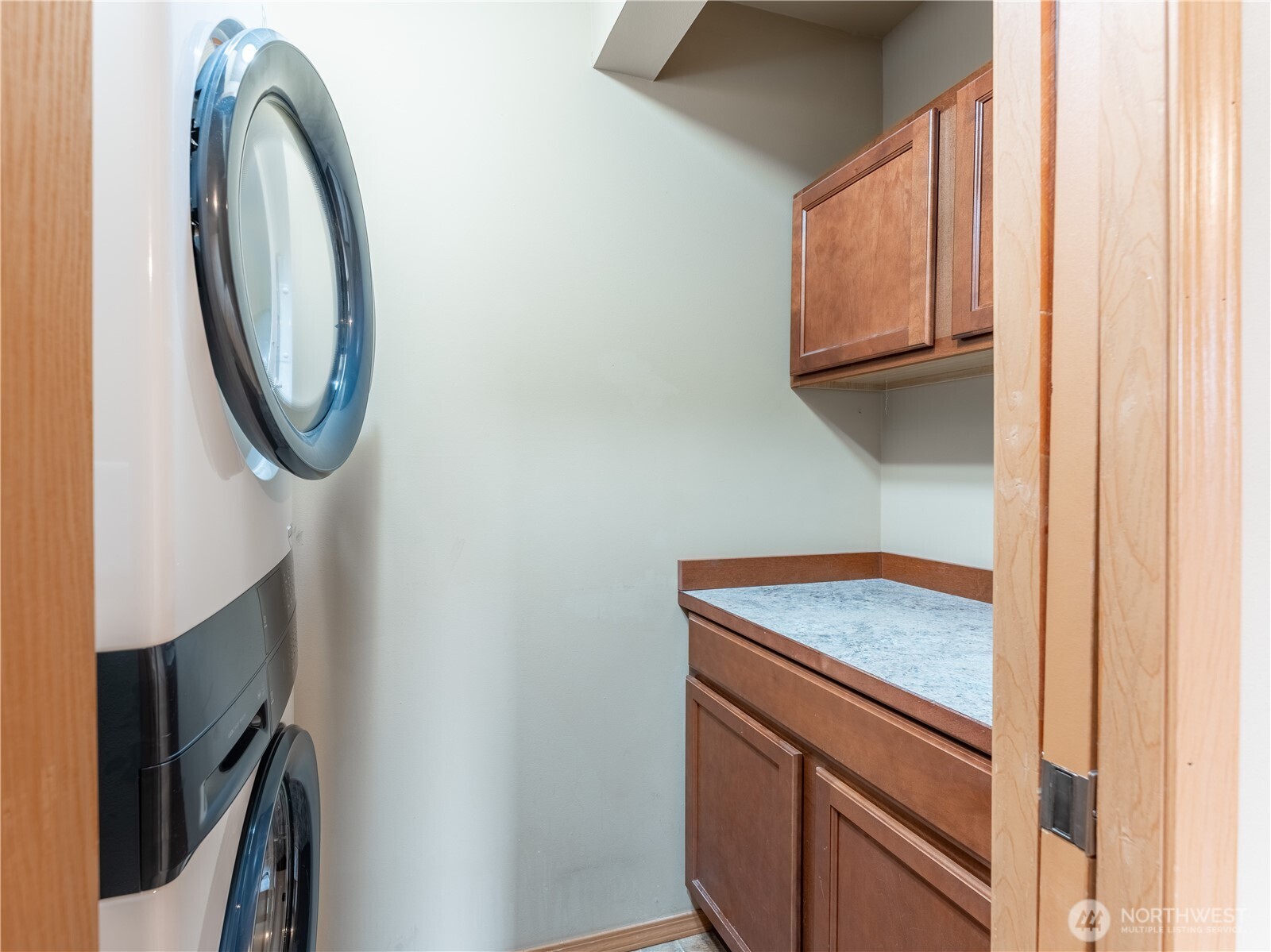 1535 Historic Lane Wenatchee, WA 98801 - Photo 17 of 35 a utility room with dryer and washer