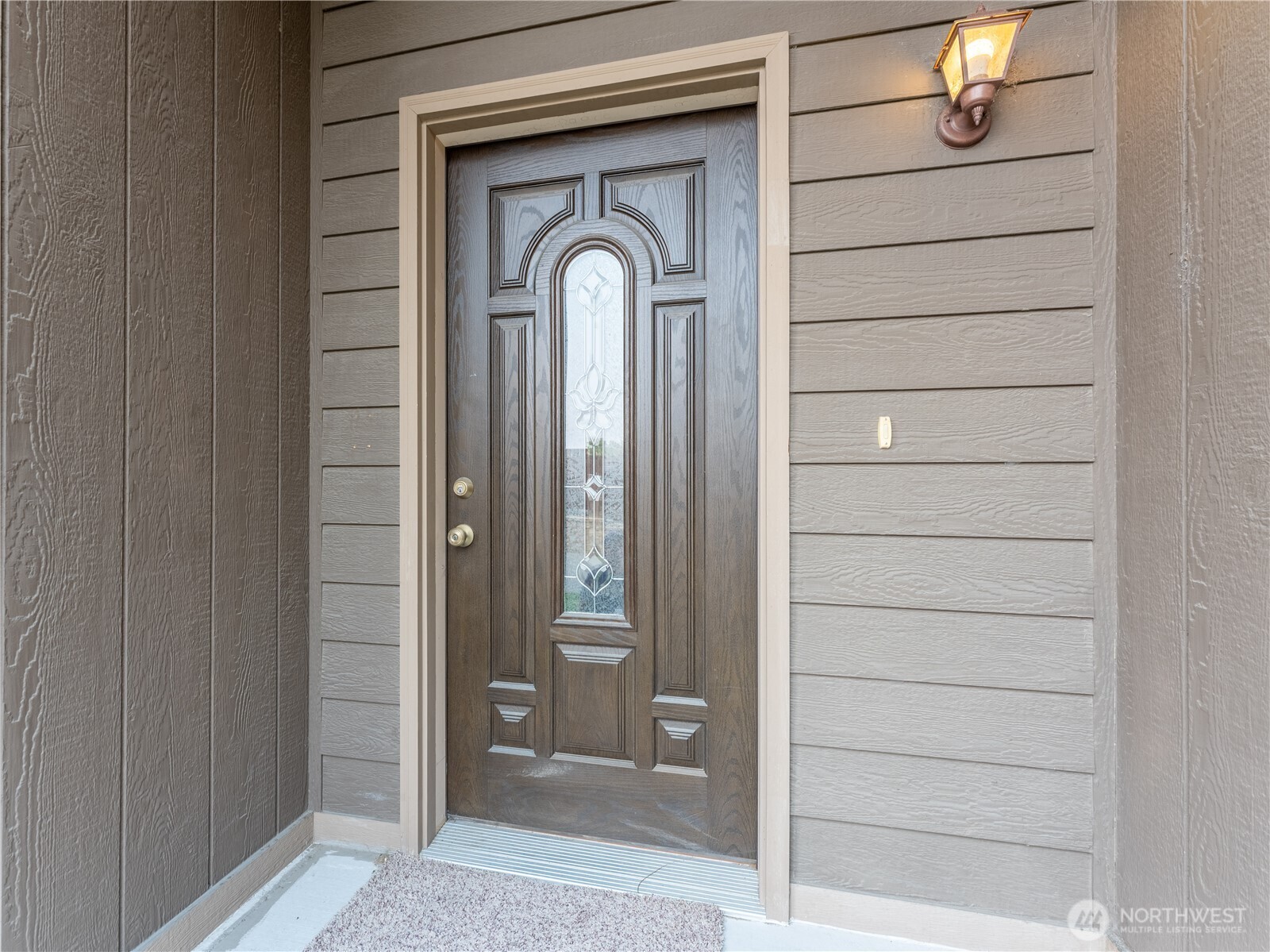 1535 Historic Lane Wenatchee, WA 98801 - Photo 3 of 35 a front view of a house