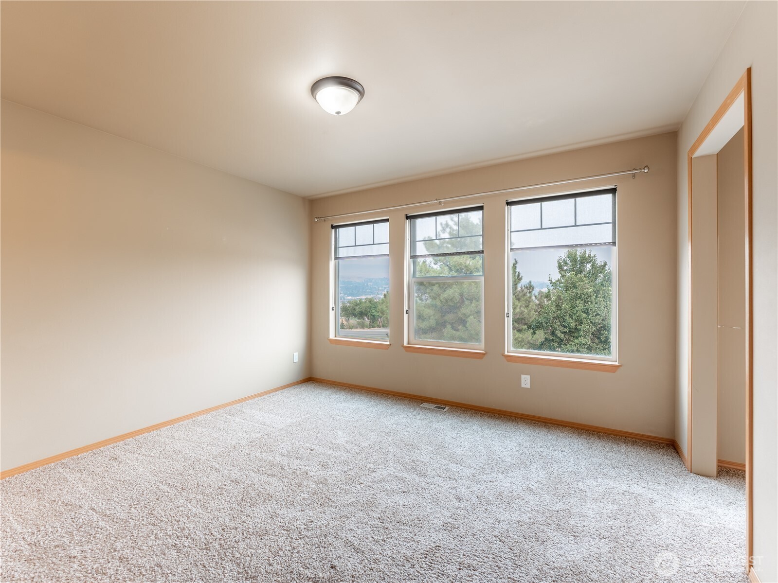 1535 Historic Lane Wenatchee, WA 98801 - Photo 32 of 35 an empty room with windows and yard