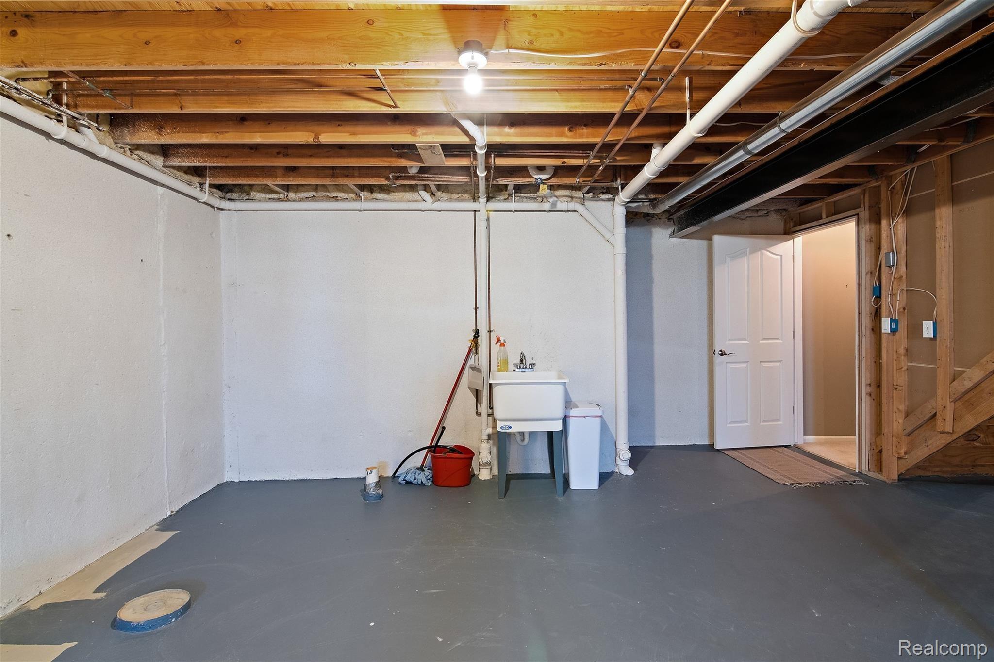 832 Garnet Court, Unit 41 Rochester, MI 48306 - Photo 36 of 38 832 Garnet Ct Rochester-36.jpg