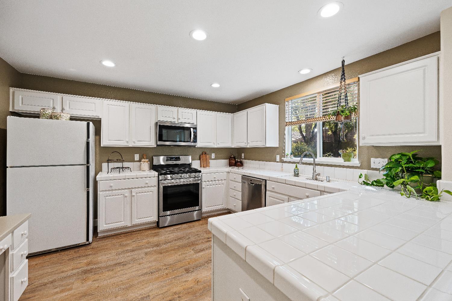 4237 Crazy Horse Road Cameron Park, CA 95682 - Photo 15 of 60