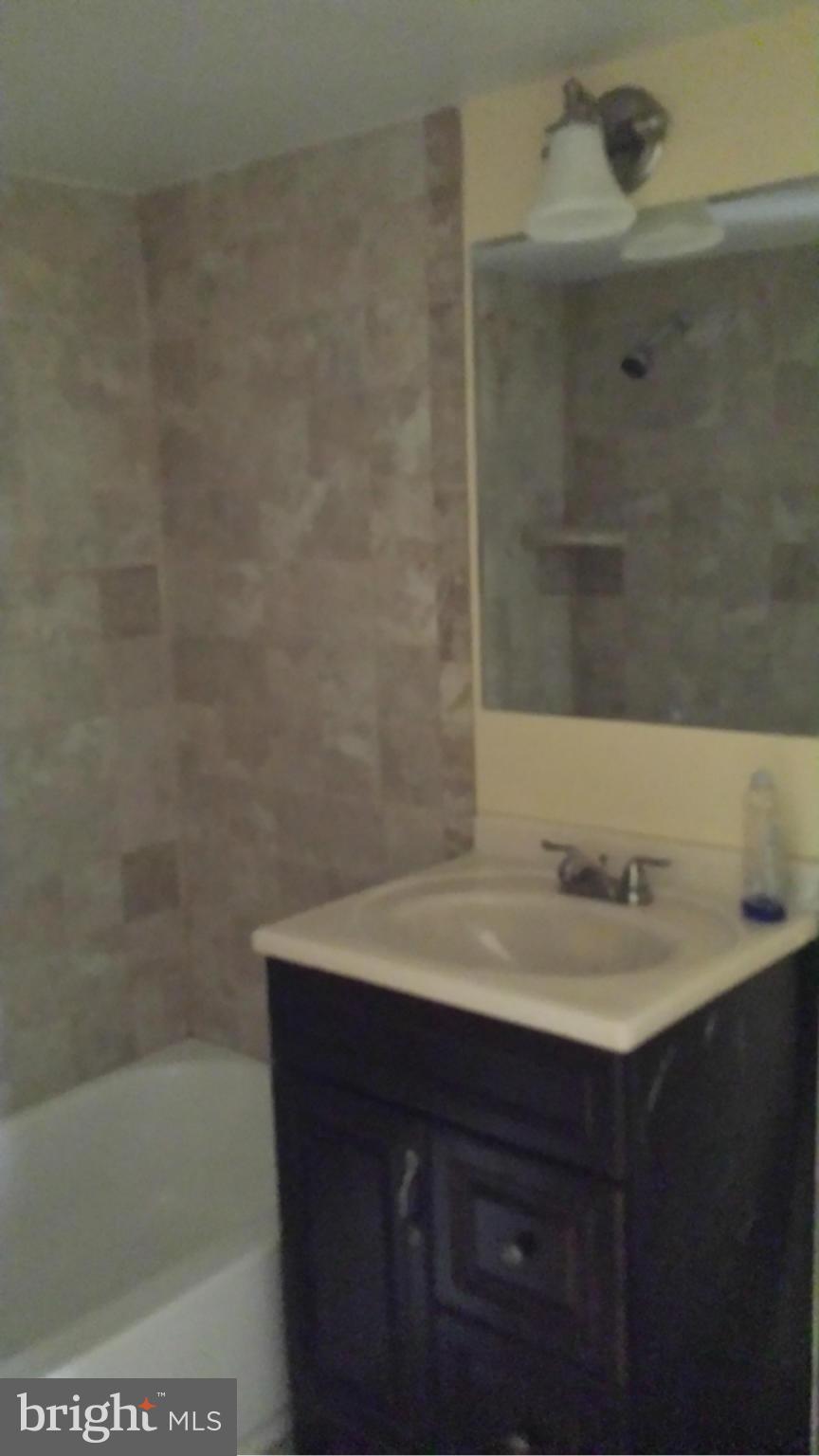 9280 Adelphi Road, Unit 2 Hyattsville, MD 20783 - Photo 9 of 11 Bath