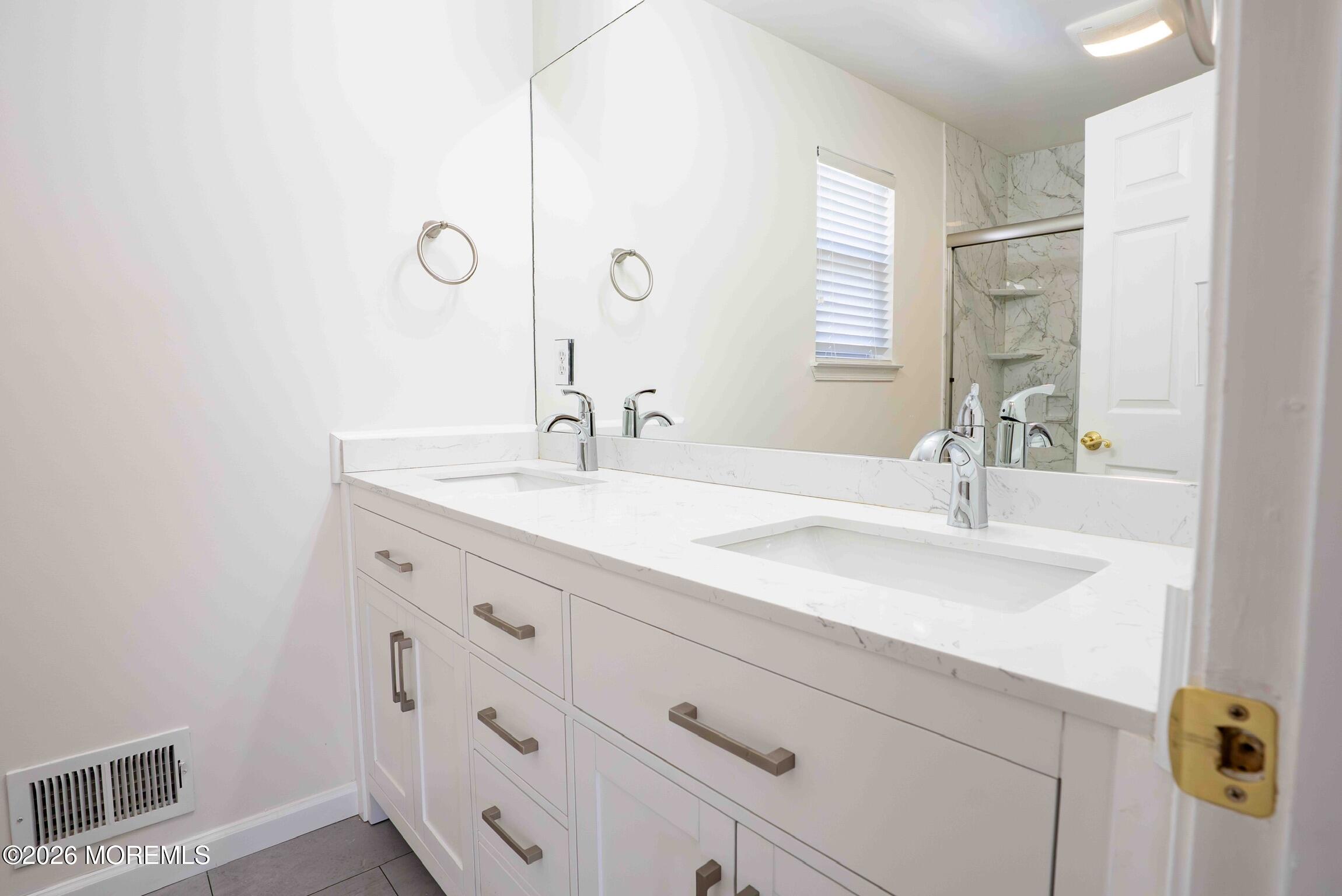 6 Abbey Road Jackson, NJ 08527 - Photo 15 of 24 14 - Full Bath