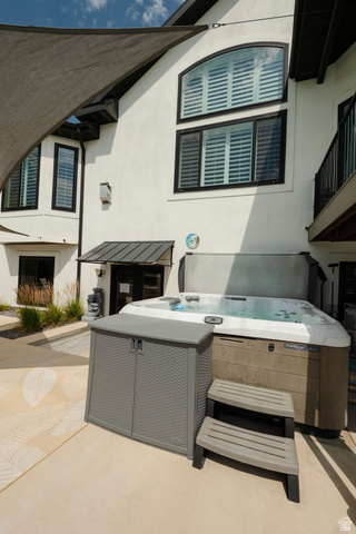924 Country Lane Farmington, UT 84025 - Photo 70 of 91 Outdoor spa with steps on a concrete patio
