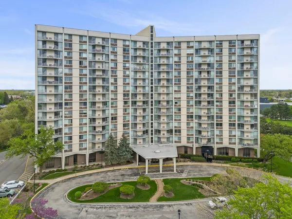 $195,000 | 40 North Tower Road, Unit 14L, Oak Brook, IL 60523