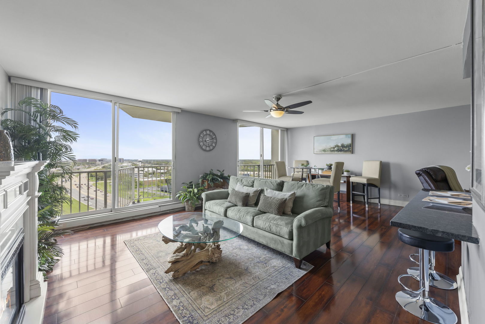 40 North Tower Road, Unit 14L Oak Brook, IL 60523 - Photo 2 of 16