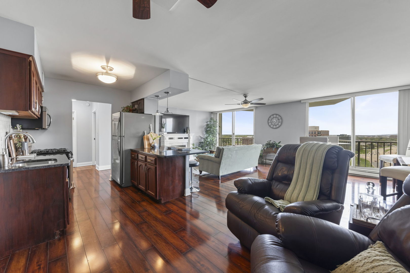 40 North Tower Road, Unit 14L Oak Brook, IL 60523 - Photo 3 of 16