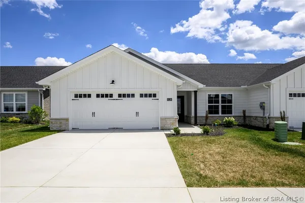 $279,900 | 5126 Woodstone Circle, Unit 149, Jeffersonville, IN 47130