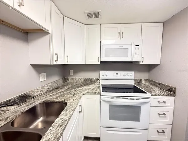 $99,900 | 950 Lake Destiny Road, Unit B, Altamonte Springs, FL 32714