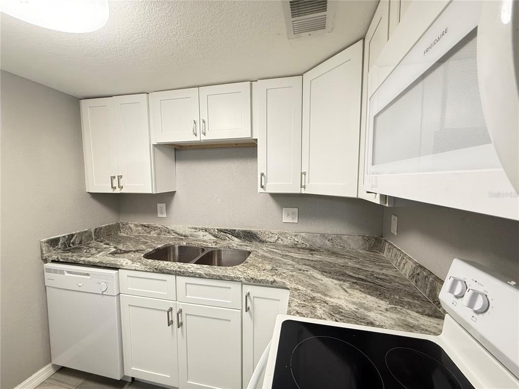 950 Lake Destiny Road, Unit B Altamonte Springs, FL 32714 - Photo 3 of 21