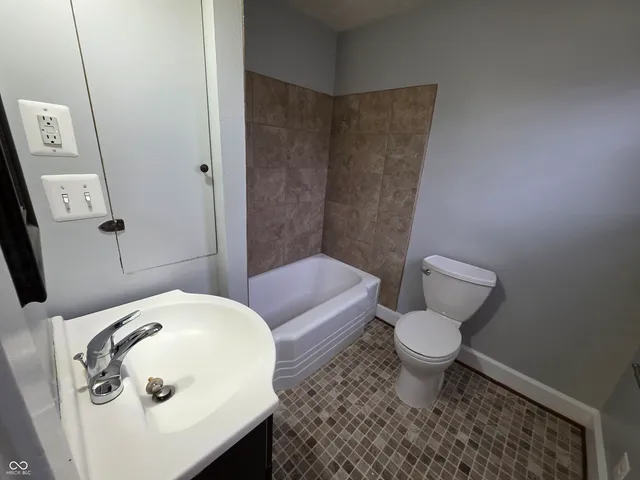 $1,495 | 5030 East New York Street, Indianapolis, IN 46201