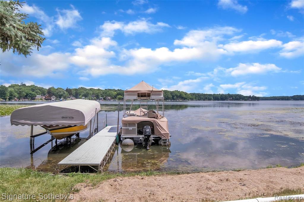 8930 Tipsico Lake Road Holly, MI 48442 - Photo 2 of 63