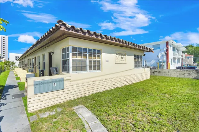 a view of house with backyard