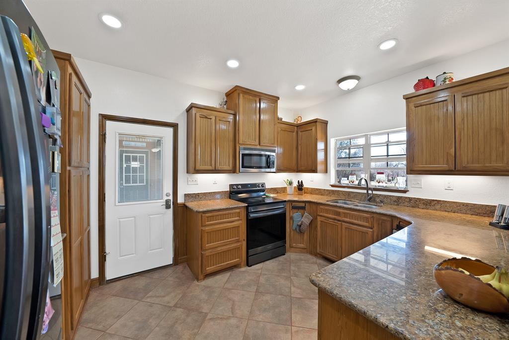 151 Roble Court Weatherford, TX 76088 - Photo 16 of 39