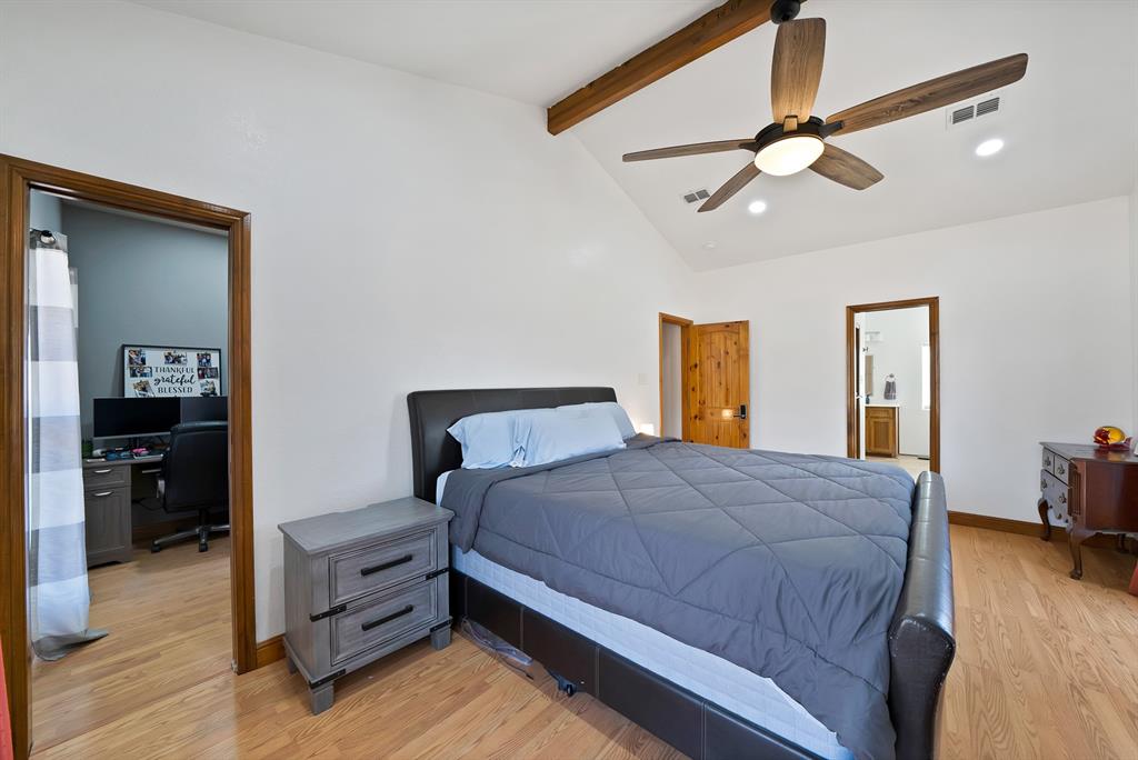 151 Roble Court Weatherford, TX 76088 - Photo 19 of 39