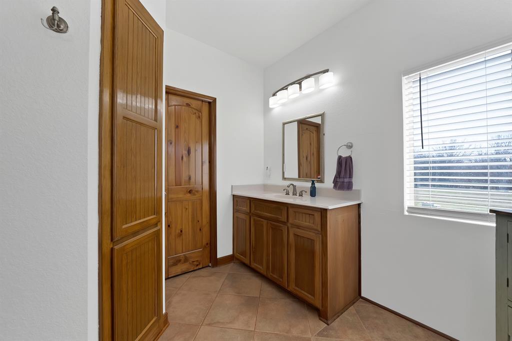 151 Roble Court Weatherford, TX 76088 - Photo 21 of 39