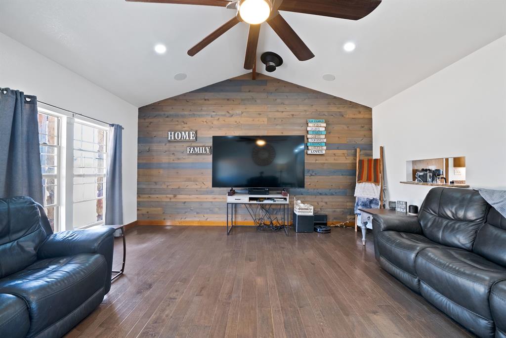 151 Roble Court Weatherford, TX 76088 - Photo 10 of 39