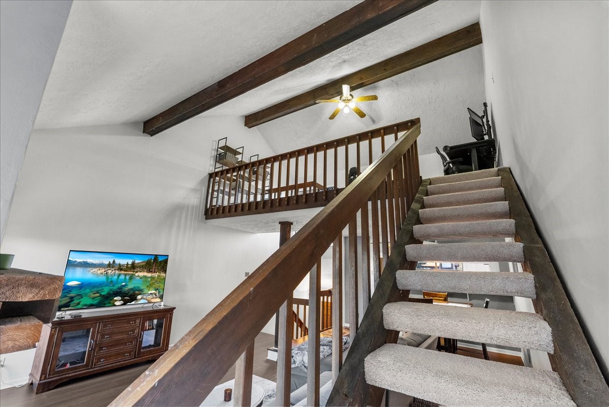 671 Davis Road League City, TX 77573 - Photo 9 of 38 a view of entryway and hall