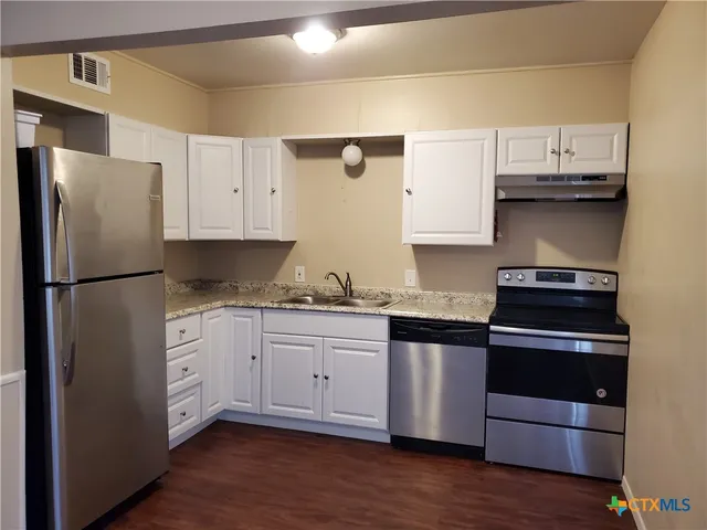 $1,225 | 1120 North King Street, Unit 109, Seguin, TX 78155
