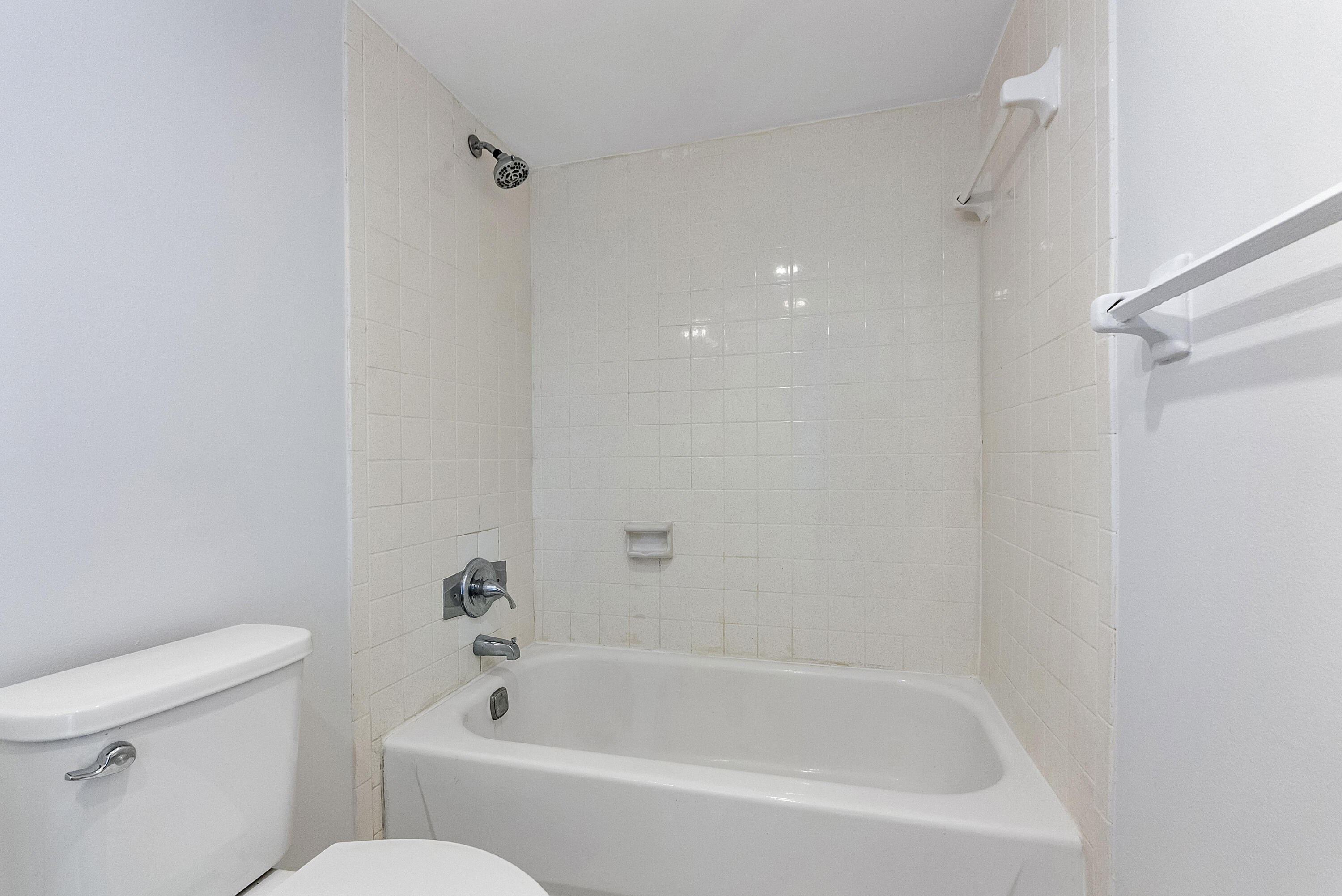 2851 South Ocean Boulevard, Unit 7E Boca Raton, FL 33432 - Photo 16 of 42 Primary Bath