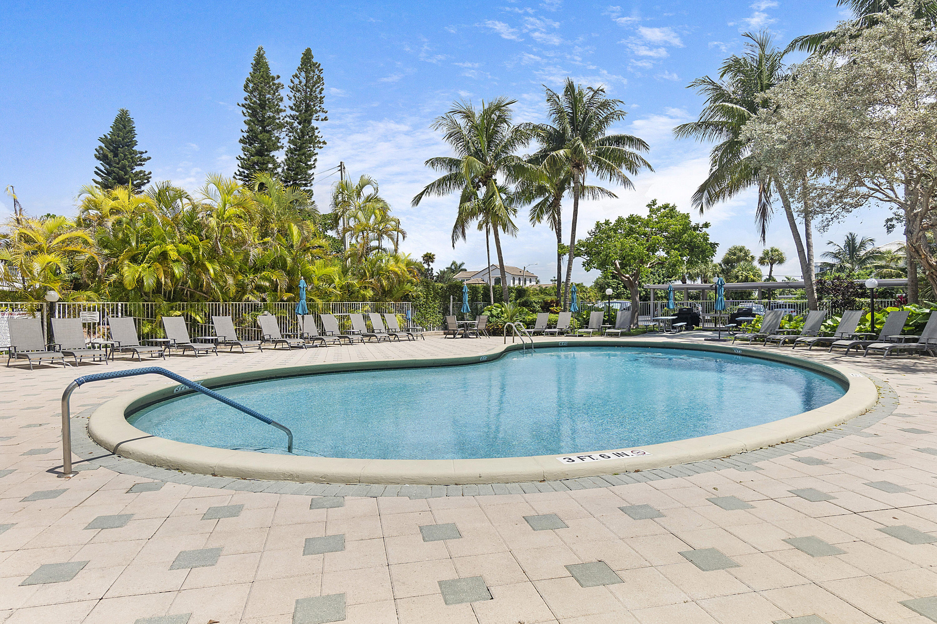 2851 South Ocean Boulevard, Unit 7E Boca Raton, FL 33432 - Photo 23 of 42 Pool
