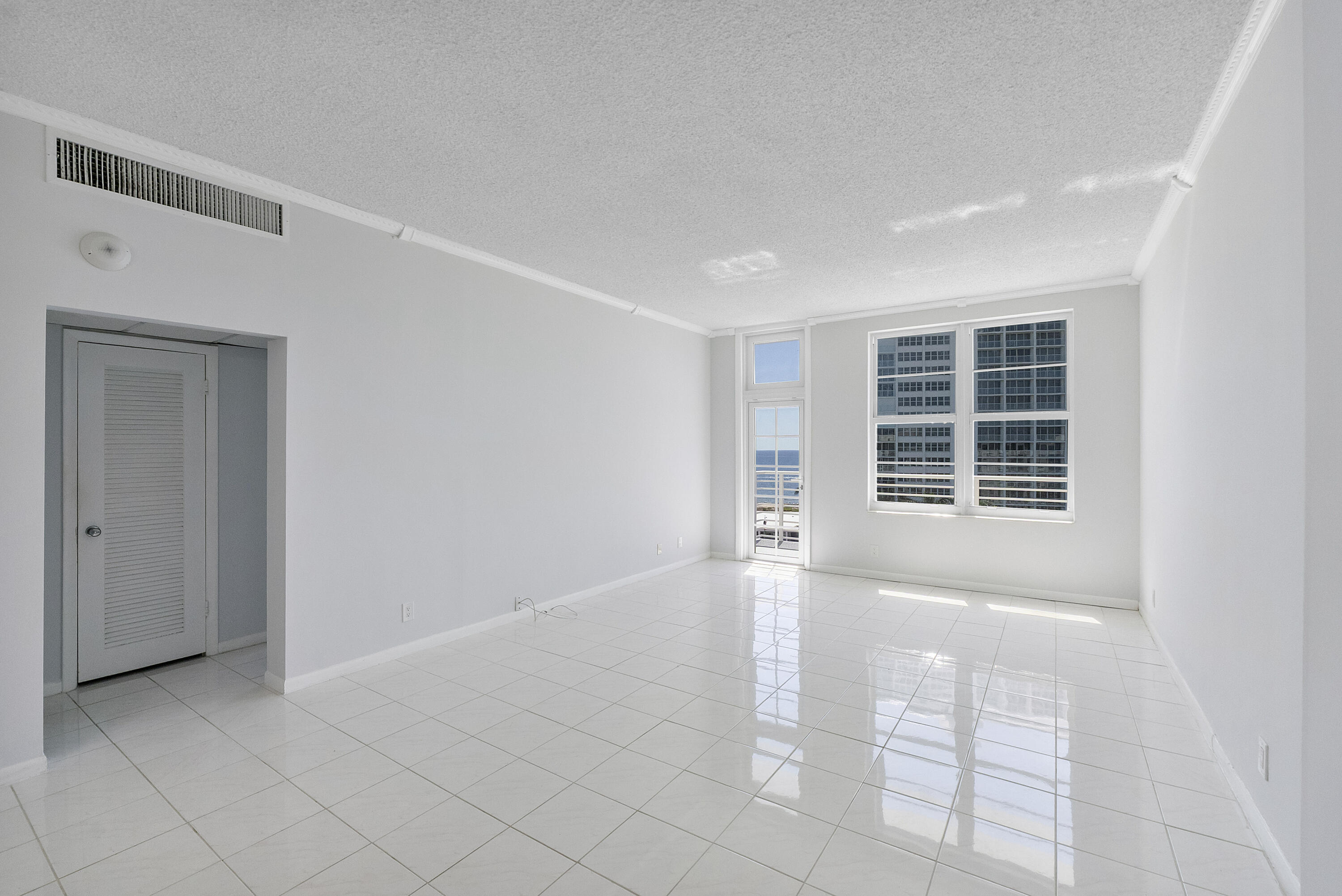 2851 South Ocean Boulevard, Unit 7E Boca Raton, FL 33432 - Photo 6 of 42 Living Room