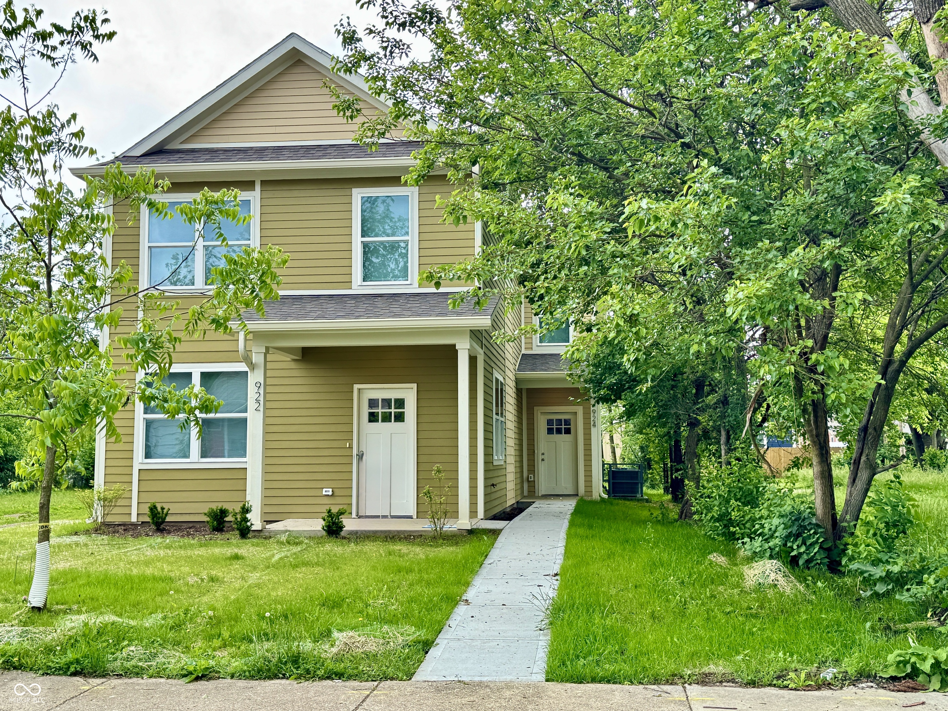 924 North Oakland Ave  