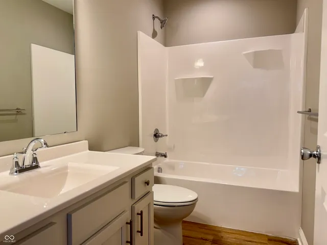 $179,900 | 924 North Oakland Avenue, Indianapolis, IN 46201