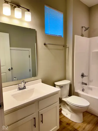 $179,900 | 924 North Oakland Avenue, Indianapolis, IN 46201