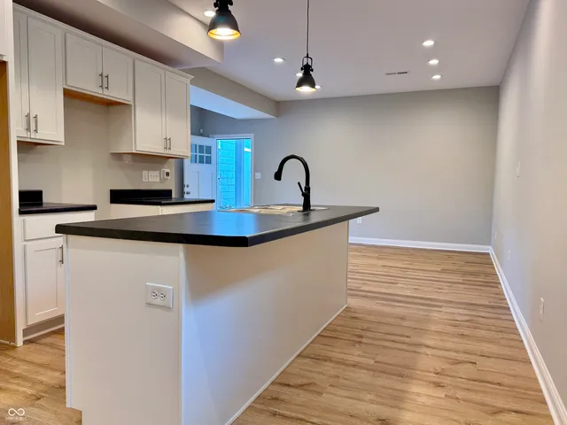 $179,900 | 924 North Oakland Avenue, Indianapolis, IN 46201