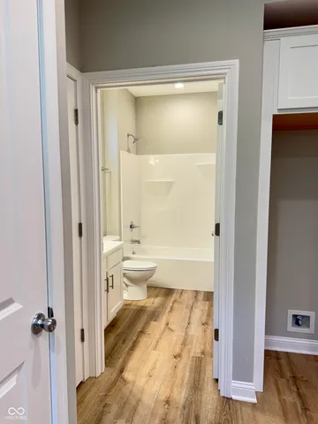 $179,900 | 924 North Oakland Avenue, Indianapolis, IN 46201