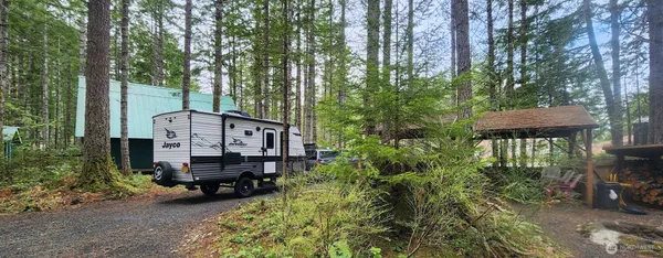 a view of a chair and table in the backyard