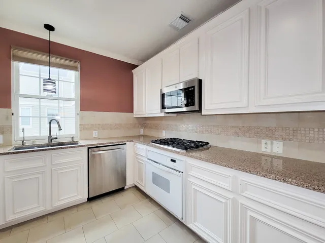 $2,500 | 2208 Taft Street, Houston, TX 77006