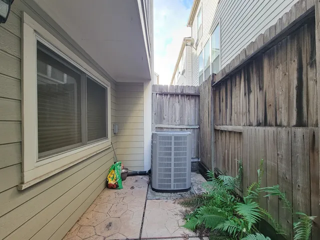 $2,500 | 2208 Taft Street, Houston, TX 77006