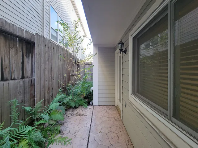 $2,500 | 2208 Taft Street, Houston, TX 77006