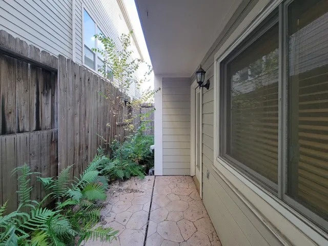 $2,495 | 2208 Taft Street, Houston, TX 77006