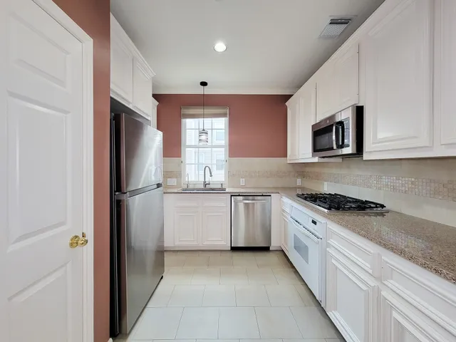 $2,500 | 2208 Taft Street, Houston, TX 77006