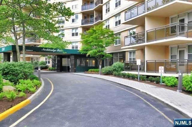 $1,950 | 2200 North Central Road, Unit 10C, Fort Lee, NJ 07024