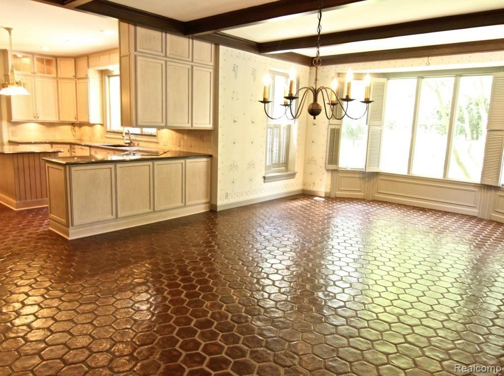 5905 Southgate Road Rochester, MI 48306 - Photo 13 of 83 IMG_2180.jpg