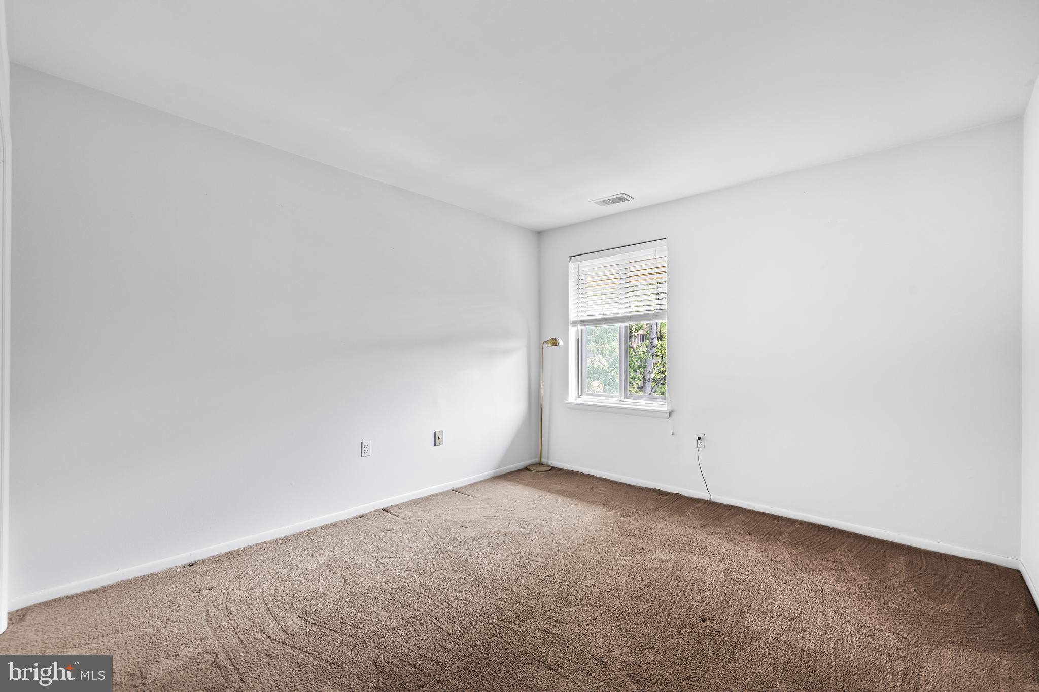 19 Hamill Road, Unit 19E Baltimore, MD 21210 - Photo 23 of 33 2nd bedroom
