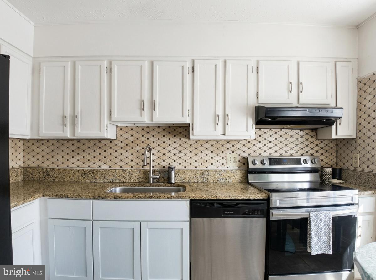 16 Powhurst Court Baltimore, MD 21236 - Photo 6 of 22 a kitchen with stainless steel appliances granite countertop a sink a stove and cabinets