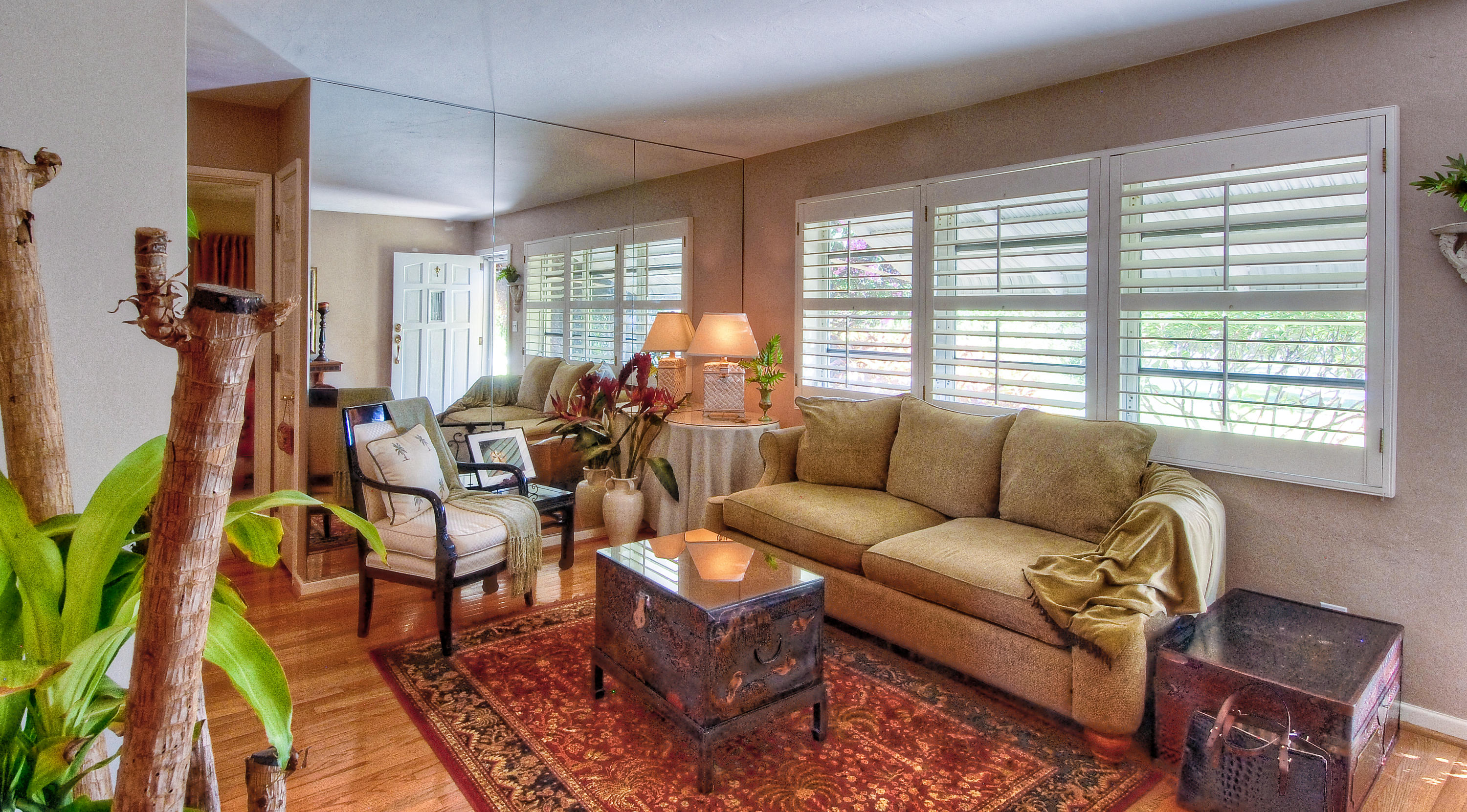 455 Northeast 5th Court Boca Raton, FL 33432 - Photo 8 of 12 LRoom Reverse_18_22_20_19-2