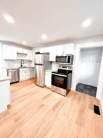 $1,675 | 178 Pleasant Street, Unit 1, Claremont, NH 03743