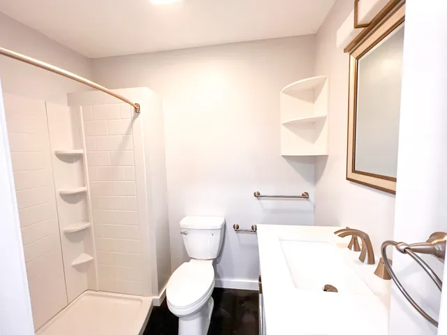 $1,675 | 178 Pleasant Street, Unit 1, Claremont, NH 03743