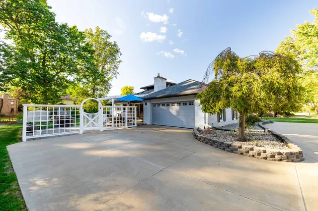 $495,000 | 26036 Parke Lane, Grosse Ile, MI 48138