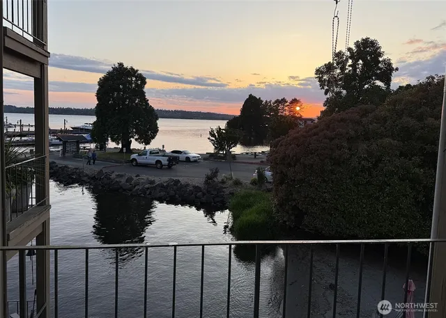 $2,500 | 65 Kirkland Avenue, Unit 214, Kirkland, WA 98033