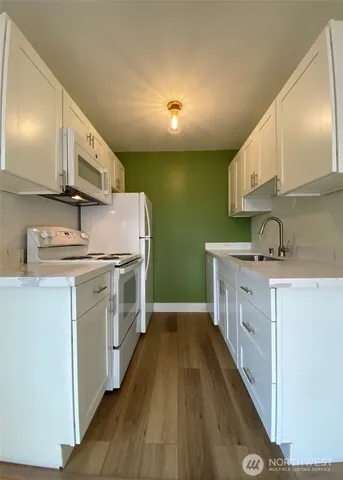 $2,500 | 65 Kirkland Avenue, Unit 214, Kirkland, WA 98033